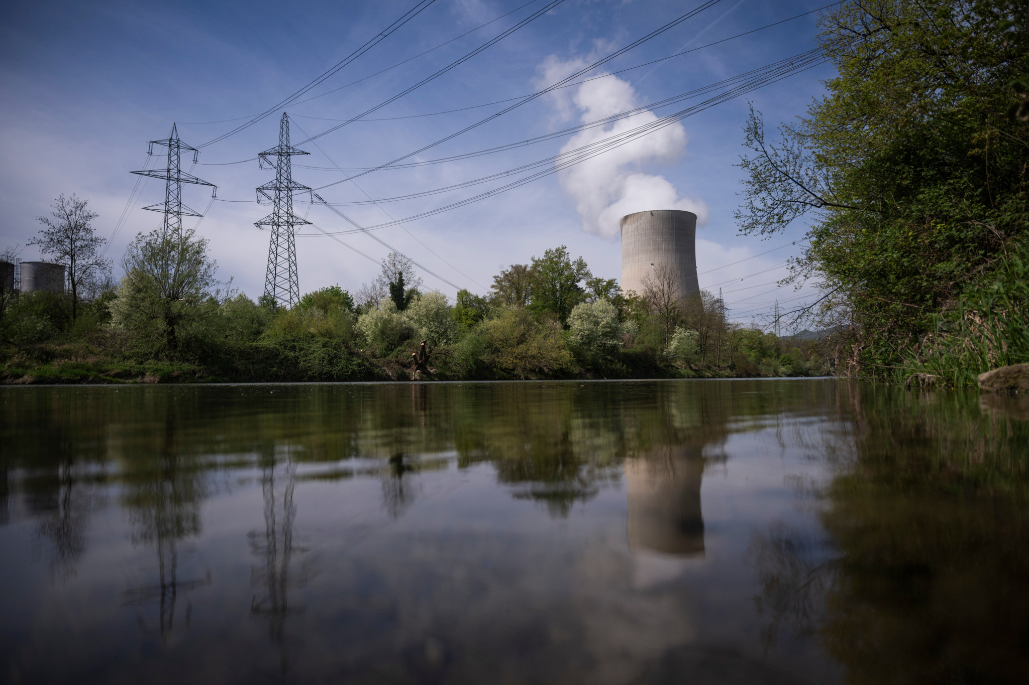 Sorgen um Stromversorgung: Die Bevölkerung setzt auf Atomkraft, weil der Ausbau von Wind und Sonne stockt