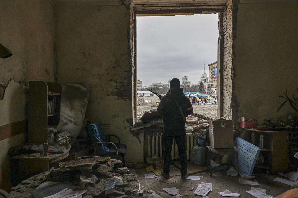 Solche Bilder sieht man in russischen Medien kaum: Ein zerstörtes Gebäude in der ukrainischen Stadt Charkiw.