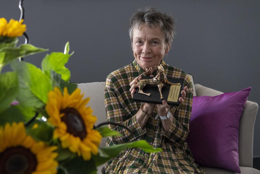 «Je veux vous montrer les nuages dans le ciel. En fait, je n’ai jamais vu de différence entre la méditation et le fait d’être une artiste», a dit Laurie Anderson, ici à Locarno le 9 août 2022. 