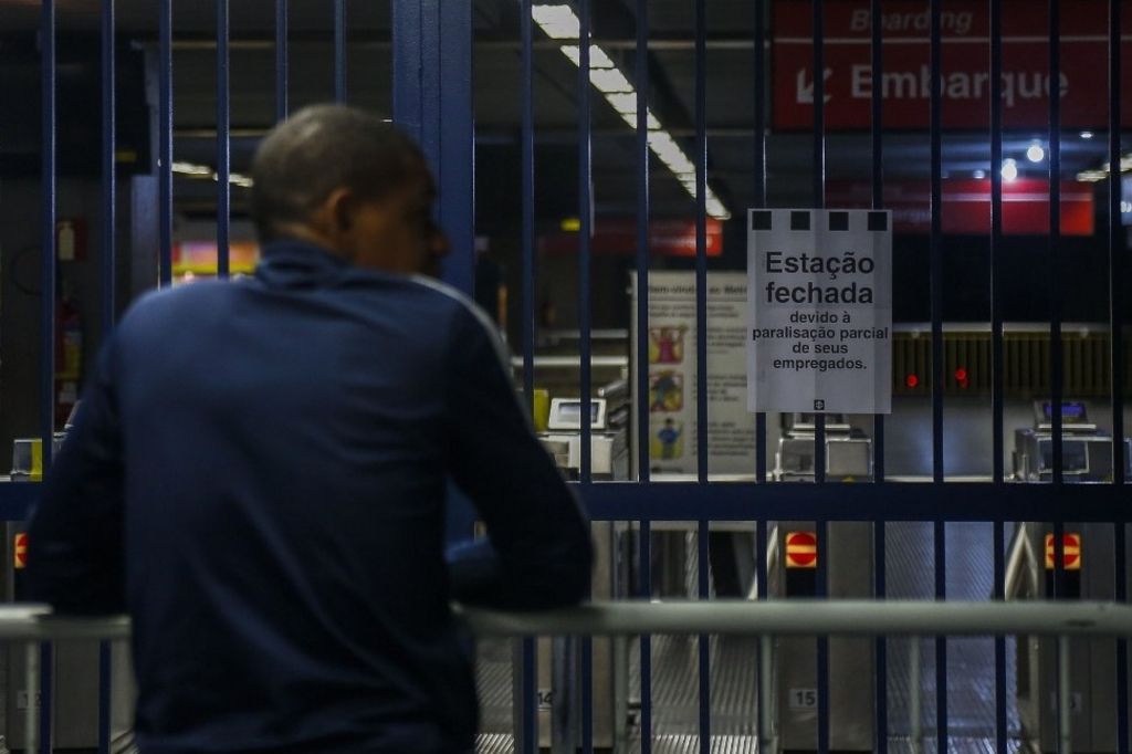 Grève générale au Brésil, transports publics bloqués