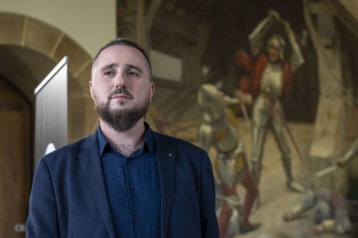 Le candidats au National Niels Rosselet-Christ (UDC), s'exprime, lors des elections federales du Conseil national et du Conseil des Etats, ce dimanche 22 octobre 2023 a Neuchatel. Les citoyens suisses se rendent aux urnes pour renouveler les deux chambres du Parlement federal, le Conseil national et Conseil des Etats. (KEYSTONE/Martial Trezzini)